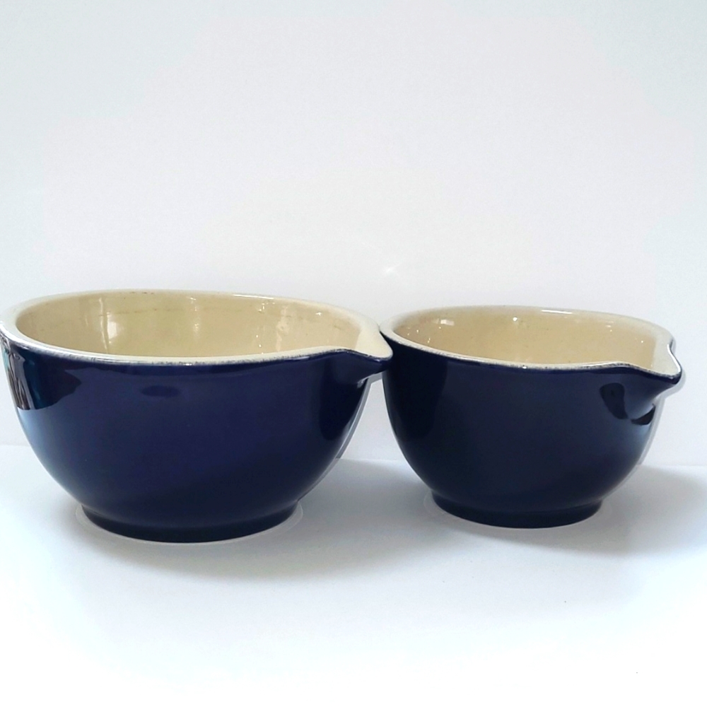Set of 2 vintage Deltis bowls